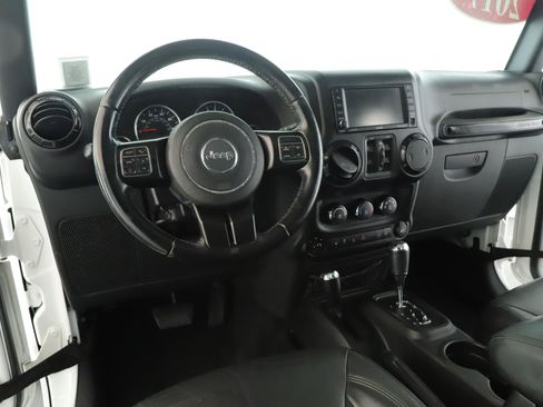 Used 2017 Jeep Wrangler Unlimited Sahara AWD/4WD image 2