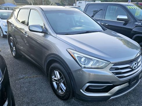 Used 2017 Hyundai Santa Fe Sport FWD image 2