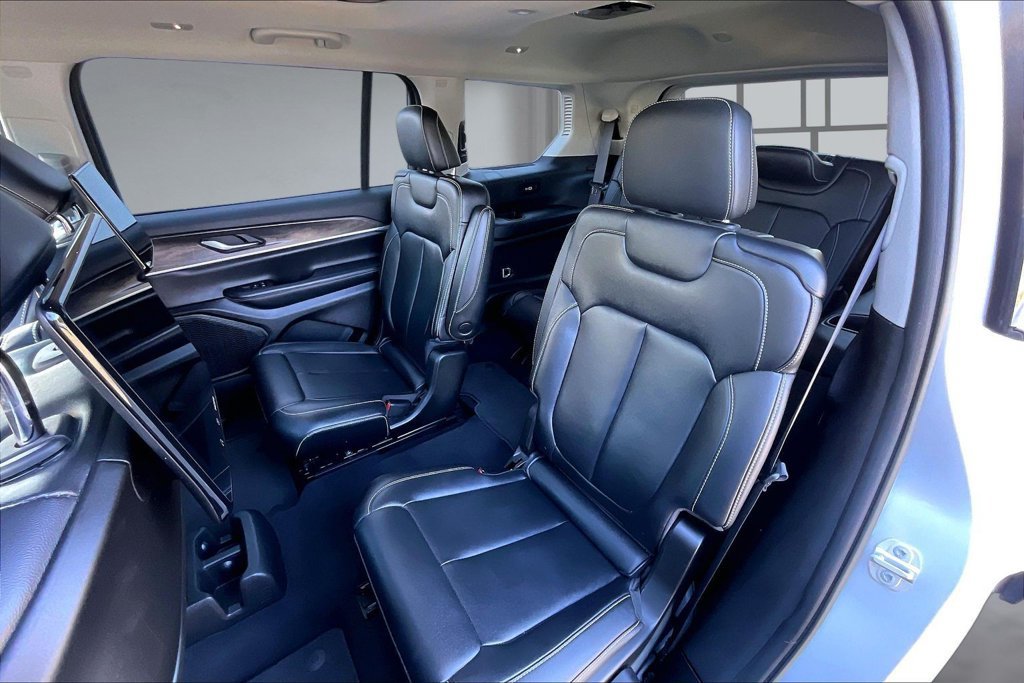 Used 2023 Jeep Grand Cherokee L Limited w/ Rear Seat Video Group I AWD/4WD image 23