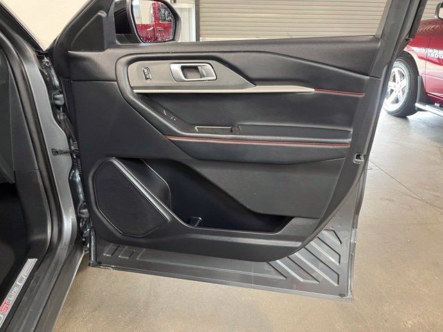 Used 2025 Ford Explorer ST-Line AWD/4WD image 13