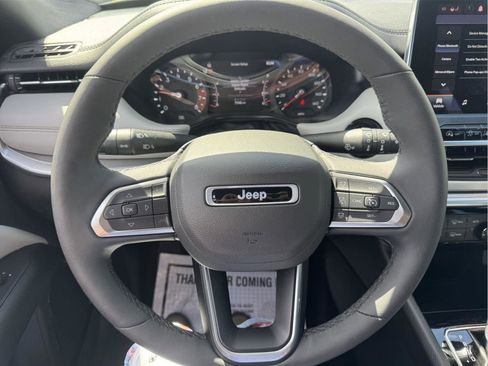 Used 2025 Jeep Compass Limited AWD/4WD image 17
