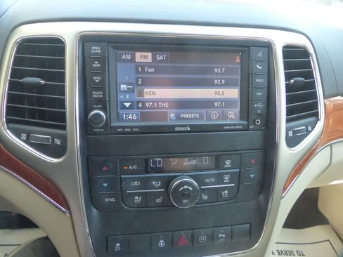 Used 2011 Jeep Grand Cherokee Overland w/ Trailer Tow Group image 22