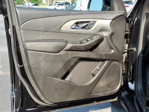 Used 2023 Chevrolet Traverse LT AWD/4WD image 6