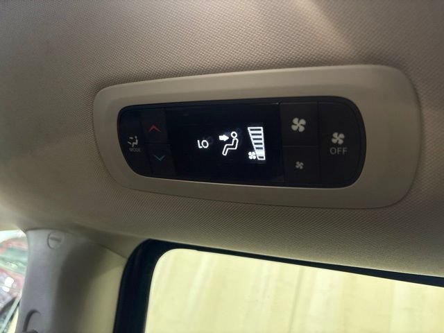 Used 2023 Chrysler Voyager LX FWD image 35