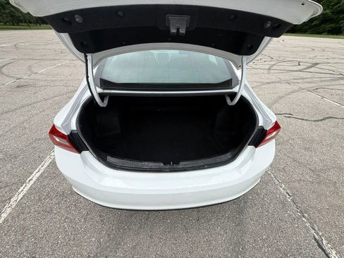 Used 2018 Chevrolet Malibu LT w/ Leather Package FWD image 13