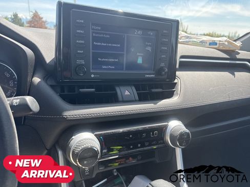 Used 2020 Toyota RAV4 LE w/ Carpet Mat Package AWD/4WD image 8