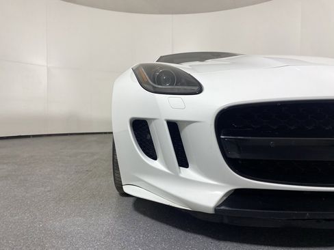 Used 2017 Jaguar F-TYPE R image 4