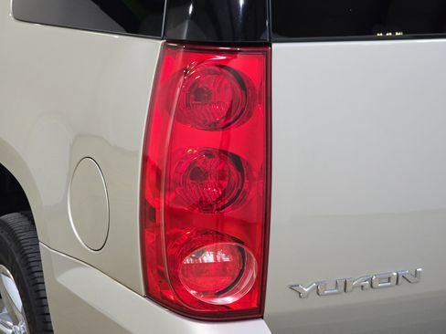 Used 2013 GMC Yukon SLT RWD image 31