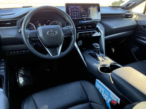 Used 2021 Toyota Venza Limited image 29