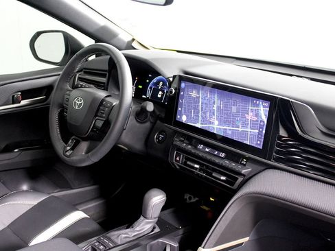 Used 2026 Toyota Camry SE w/ Multimedia Upgrade Package FWD image 15