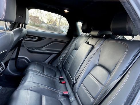 Used 2019 Jaguar F-PACE Prestige image 17