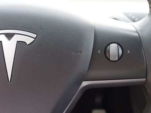 Used 2022 Tesla Model Y Performance AWD/4WD image 23