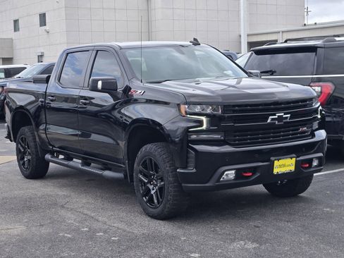 Used 2022 Chevrolet Silverado 1500 LT Trail Boss w/ Convenience Package II AWD/4WD image 3