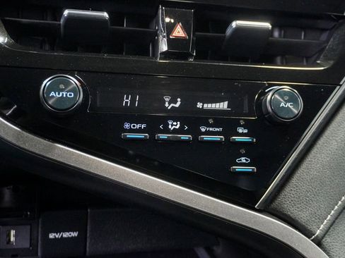 Used 2023 Toyota Camry SE image 16