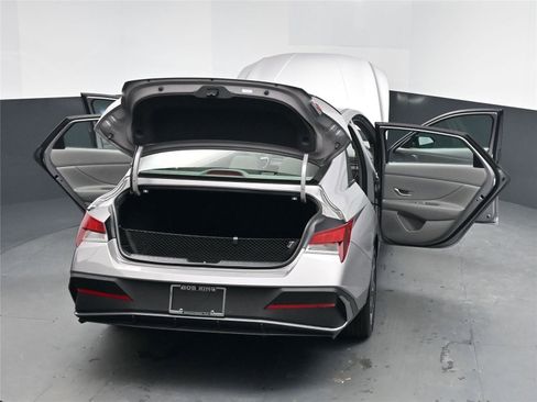 Certified 2025 Hyundai Elantra Sport image 16