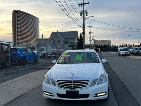 Used 2013 Mercedes-Benz E 350 4MATIC Sedan image 4