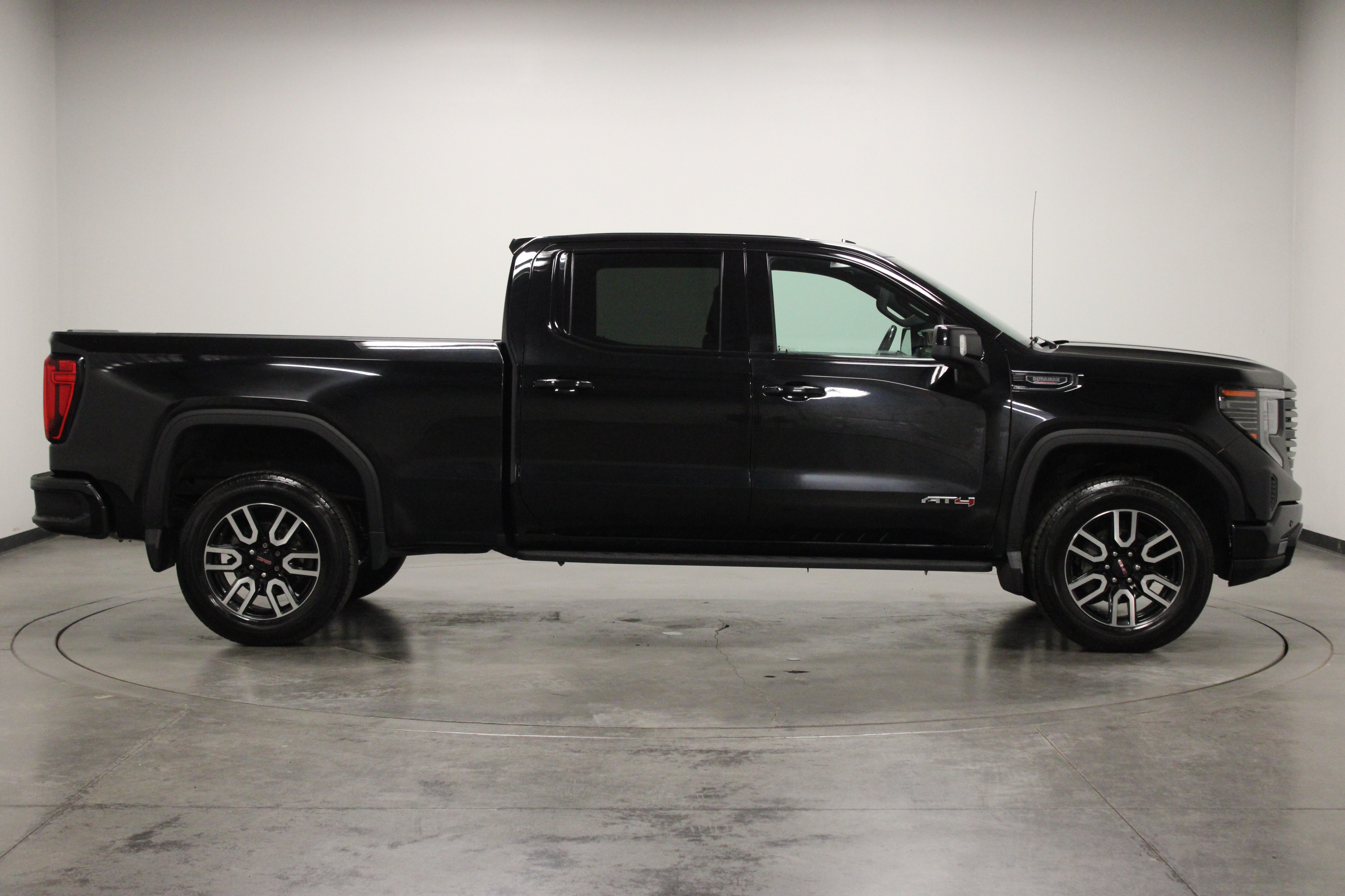 Used 2023 GMC Sierra 1500 AT4 w/ Technology Package AWD/4WD image 9