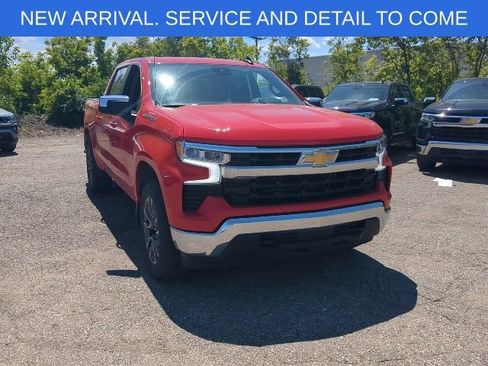 Used 2024 Chevrolet Silverado 1500 LT AWD/4WD image 4