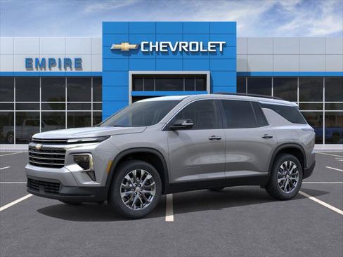 New 2026 Chevrolet Traverse LT image 2