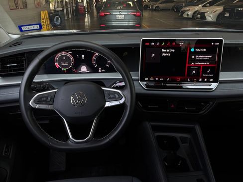 Used 2026 Volkswagen Tiguan SE FWD image 14