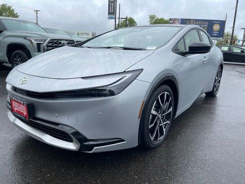 New 2026 Toyota Prius Plug-In Hybrid FWD image 4