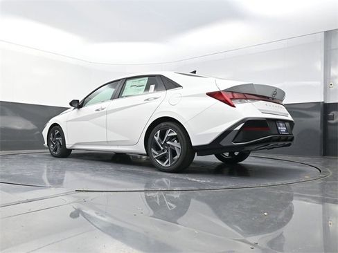 New 2026 Hyundai Elantra Limited image 36