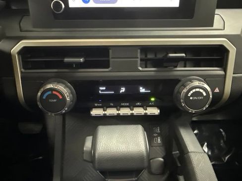 Used 2025 Toyota Tacoma SR AWD/4WD image 33