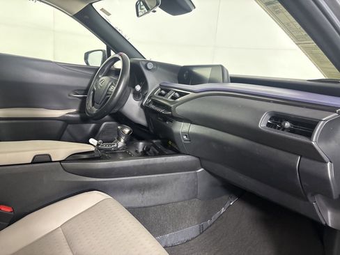 Used 2021 Lexus UX 200 image 27