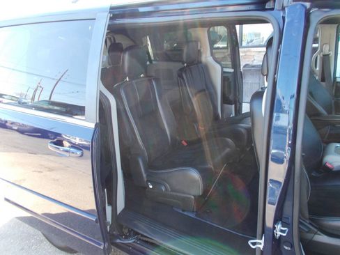 Used 2017 Dodge Grand Caravan SXT image 17