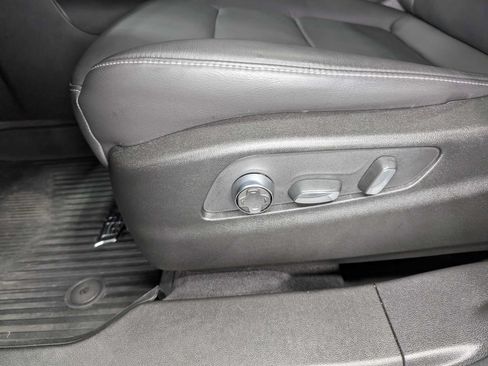 Certified 2024 Cadillac XT4 Premium Luxury w/ Cold Weather Package AWD/4WD image 39