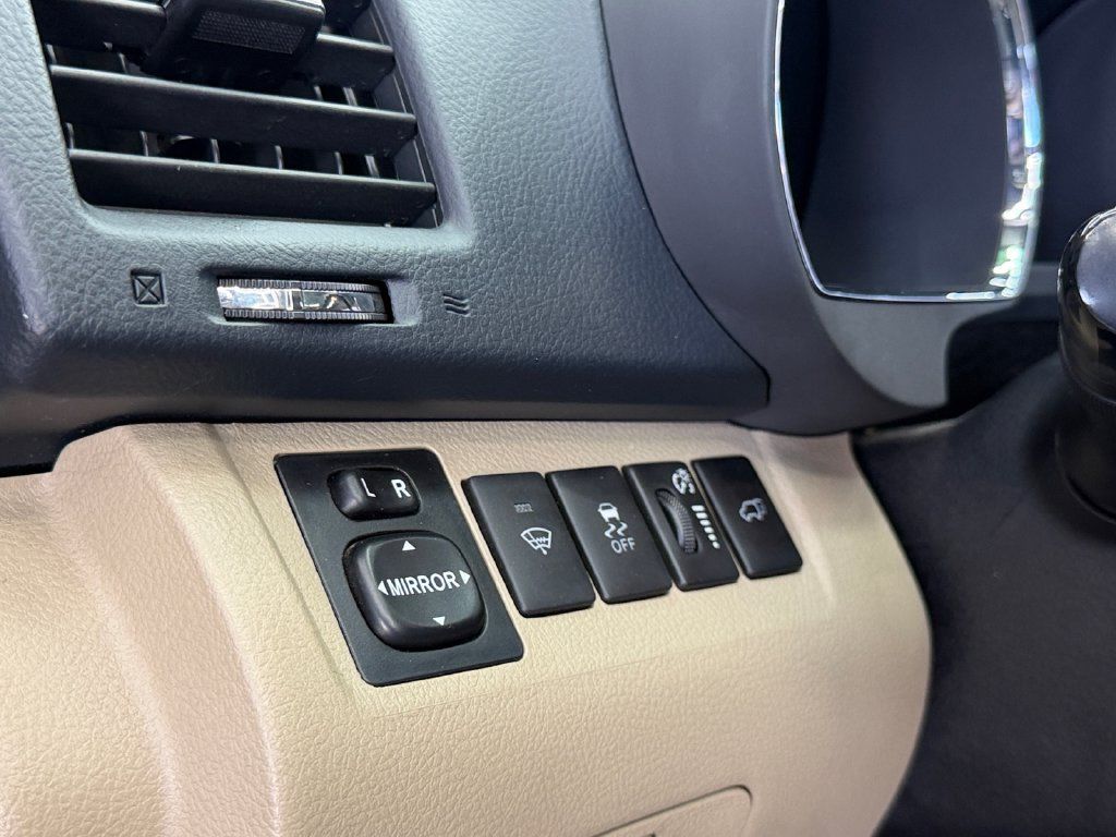 Used 2013 Toyota Highlander Limited FWD image 21