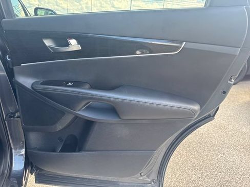 Used 2019 Kia Sorento FWD image 25