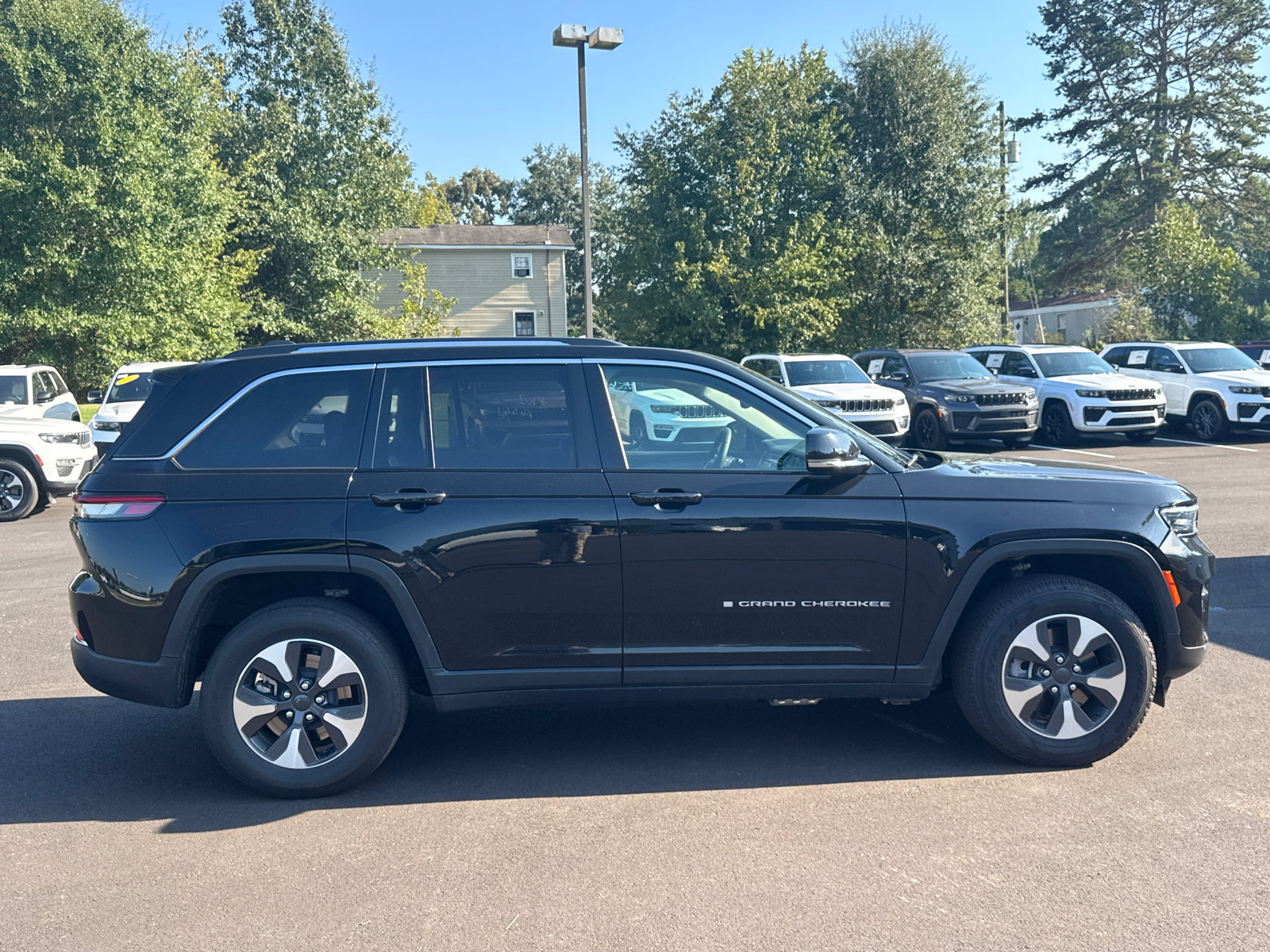 Used 2024 Jeep Grand Cherokee Limited 4xe AWD/4WD image 4