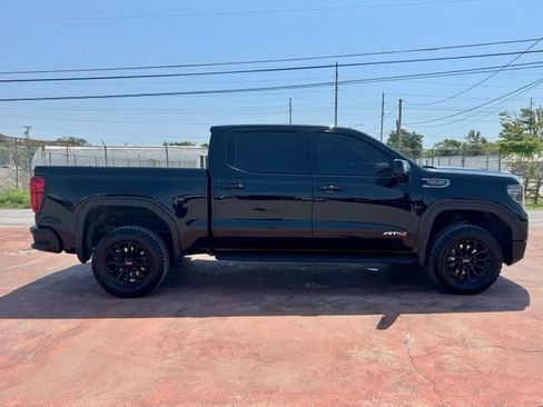 Used 2022 GMC Sierra 1500 AT4 w/ AT4 Premium Package AWD/4WD image 4