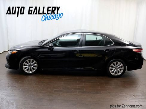 Used 2018 Toyota Camry LE FWD image 10
