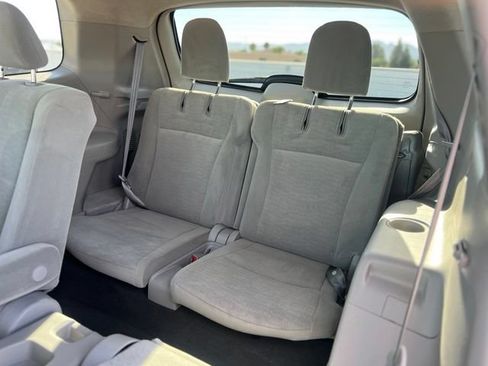 Used 2013 Toyota Highlander Plus FWD image 17