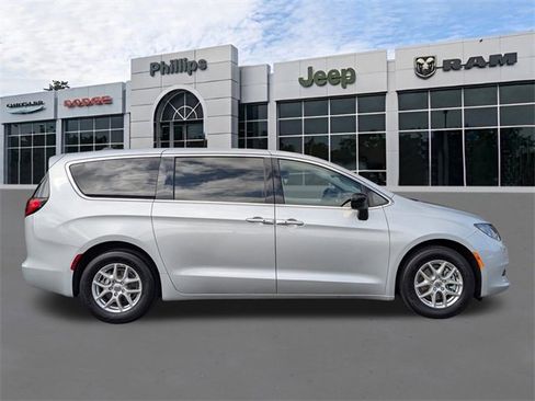 Certified 2024 Chrysler Voyager LX image 2