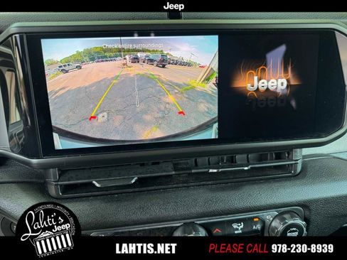 Used 2024 Jeep Wrangler Unlimited w/ Convenience Group image 19