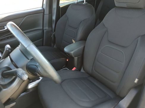 Used 2022 Jeep Renegade Latitude w/ Convenience Group image 18