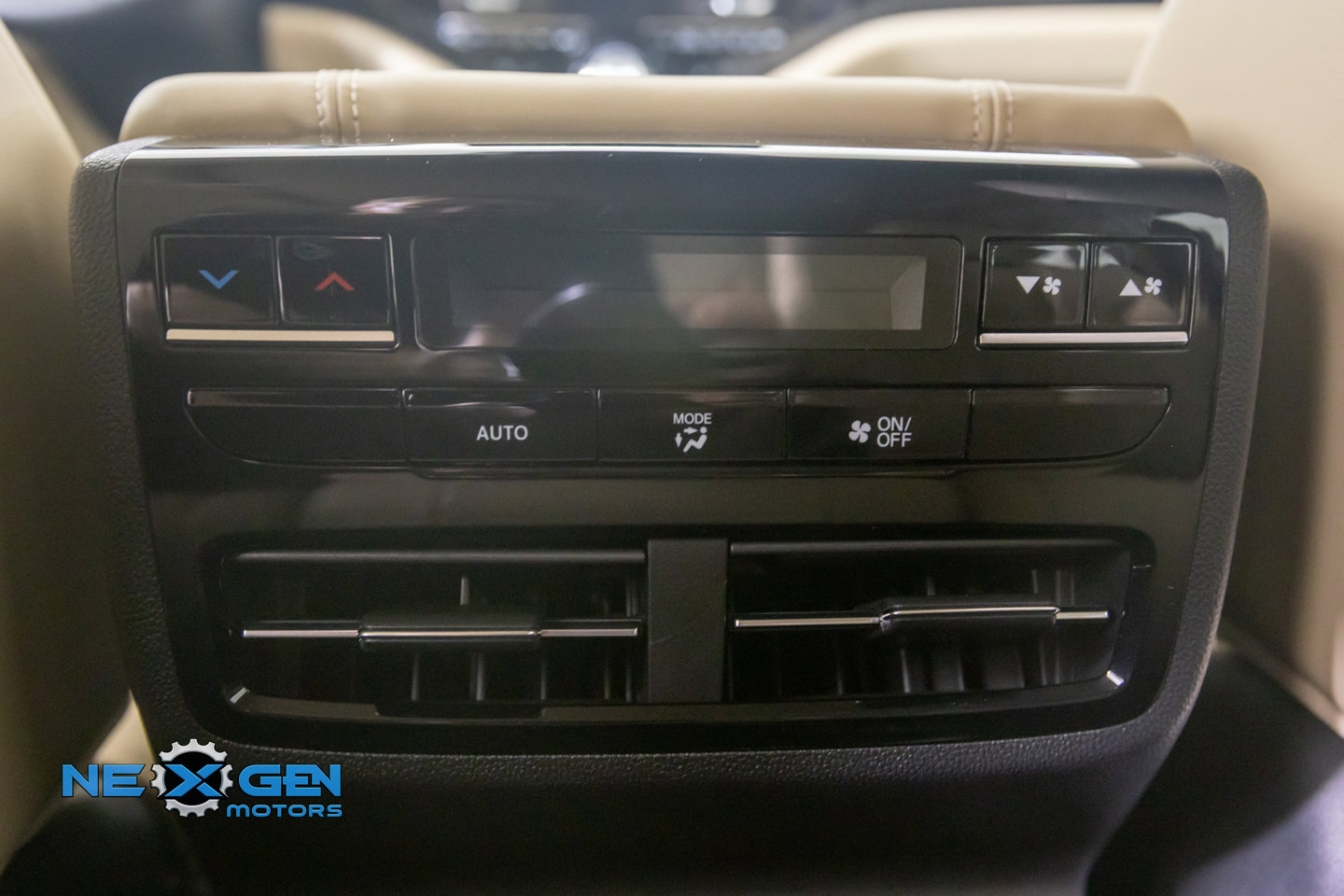 Used 2025 Acura MDX w/ Technology Package AWD/4WD image 36