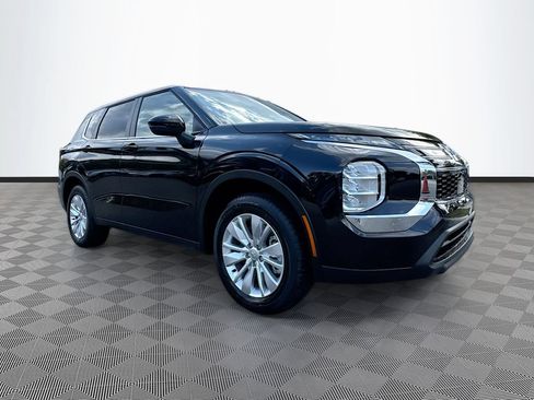 Used 2025 Mitsubishi Outlander ES FWD image 4