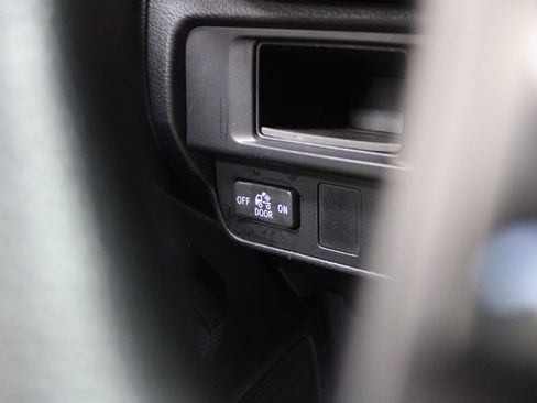 Used 2016 Toyota Tacoma SR w/ Towing Package image 28