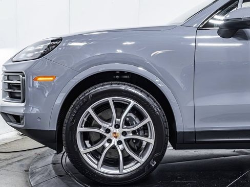 Certified 2025 Porsche Cayenne AWD/4WD image 20