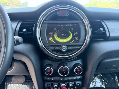 Used 2018 MINI Cooper 2-Door Hardtop w/ Premium Package FWD image 12