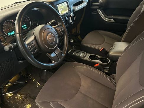 Used 2013 Jeep Wrangler Unlimited Sahara w/ Connectivity Group AWD/4WD image 10