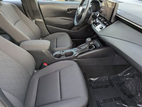Used 2025 Toyota Corolla LE image 31