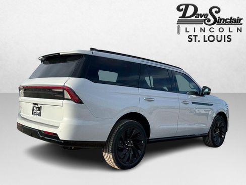 New 2025 Lincoln Navigator Reserve w/ Jet Appearance Package image 5