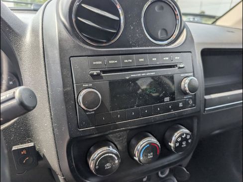 Used 2013 Jeep Compass Latitude AWD/4WD image 12