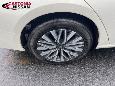 Used 2024 Nissan Altima 2.5 SV image 18