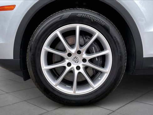 Used 2024 Porsche Cayenne image 20